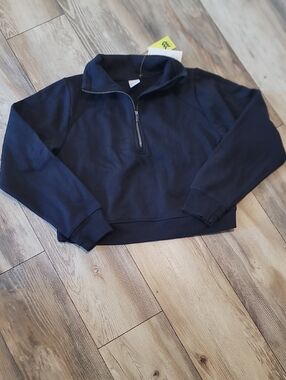 NWT Black Crop Sweatshirt